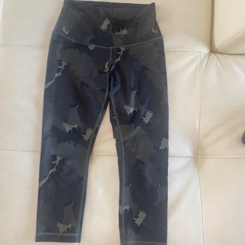 Lululemon Camo Crop Leggings
